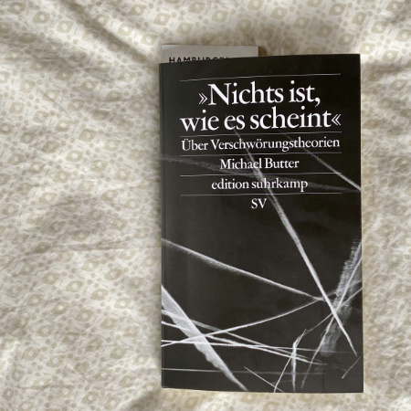 Nichts ist, wie es scheint – Über Verschwörungstheorien