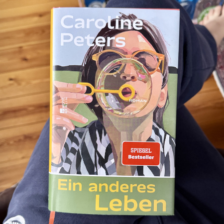Ein anderes Leben, Caroline Peters